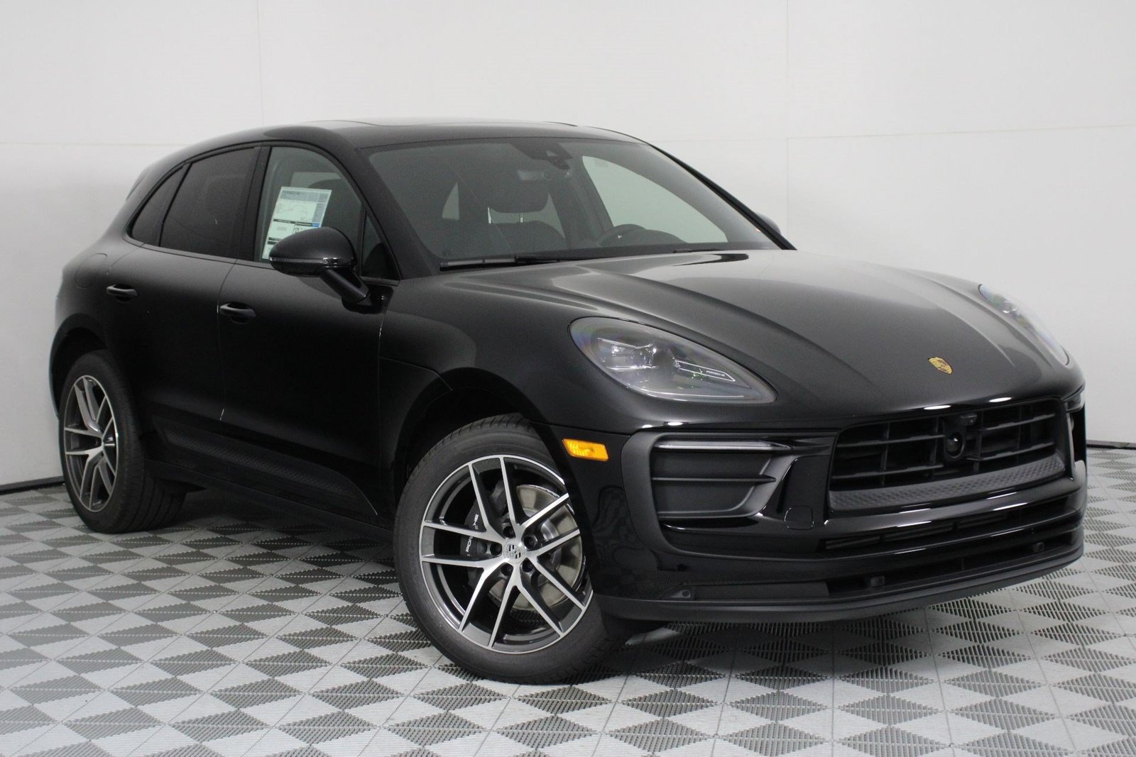 New 2026 Porsche Macan AWD/4WD image 9