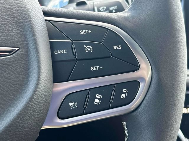 New 2026 Chrysler Pacifica Select FWD image 31