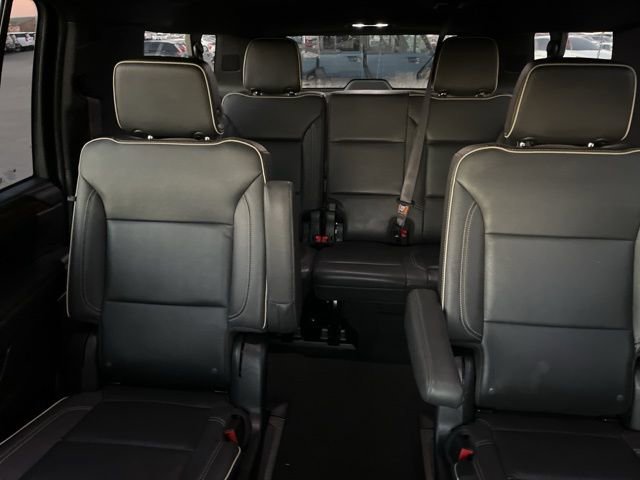 Used 2023 Chevrolet Suburban Premier image 28