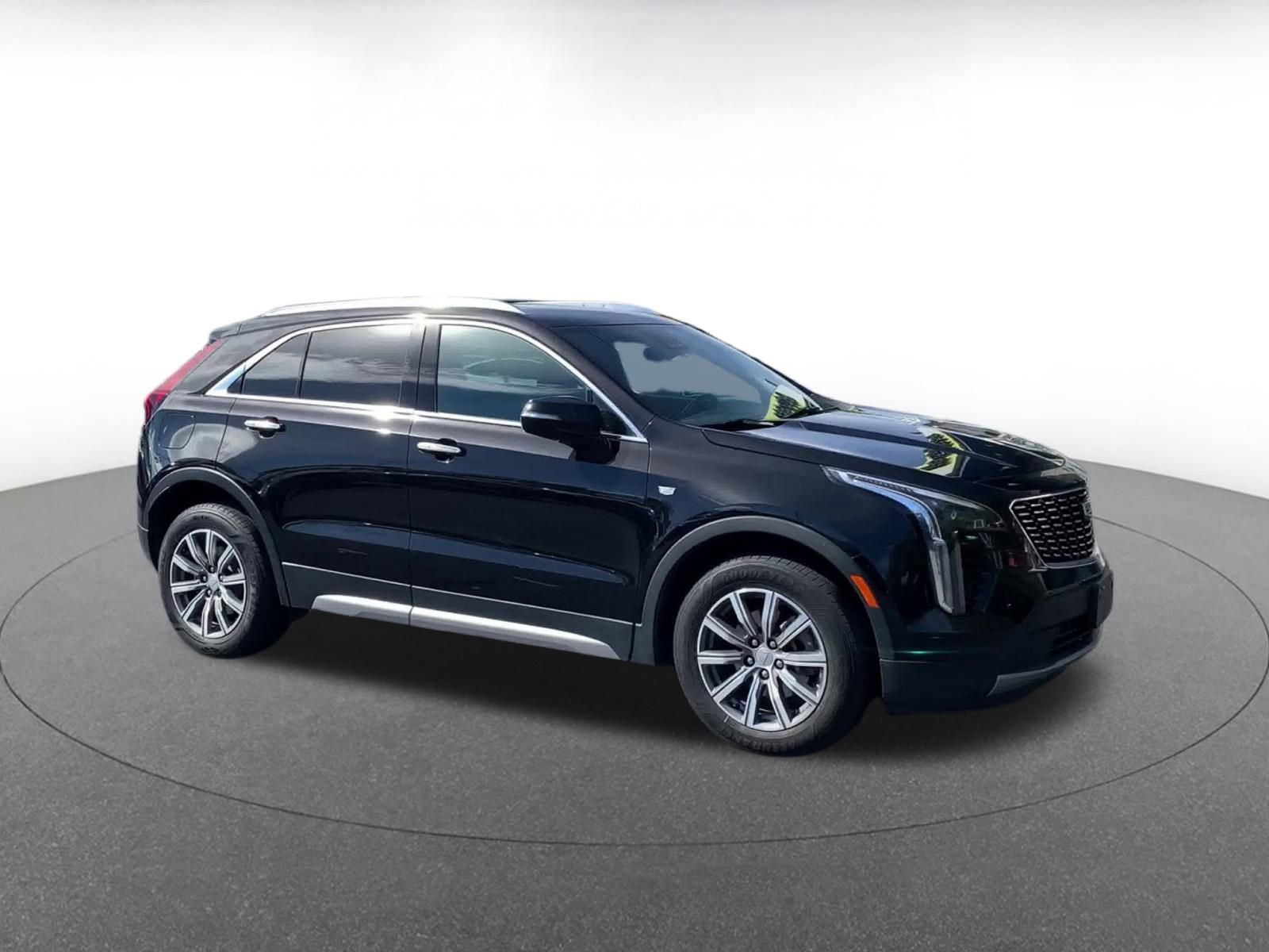 Used 2023 Cadillac XT4 Premium Luxury w/ Cold Weather Package image 2