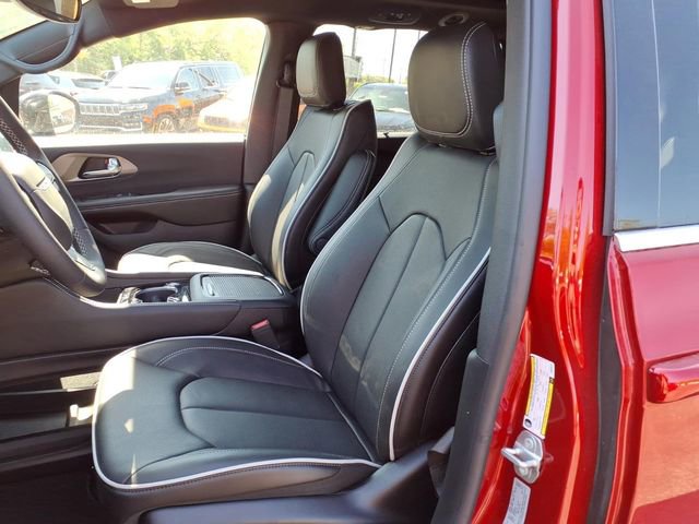 New 2027 Chrysler Pacifica Limited FWD image 12