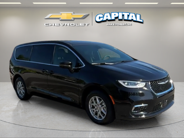 Used 2025 Chrysler Pacifica Select FWD image 7