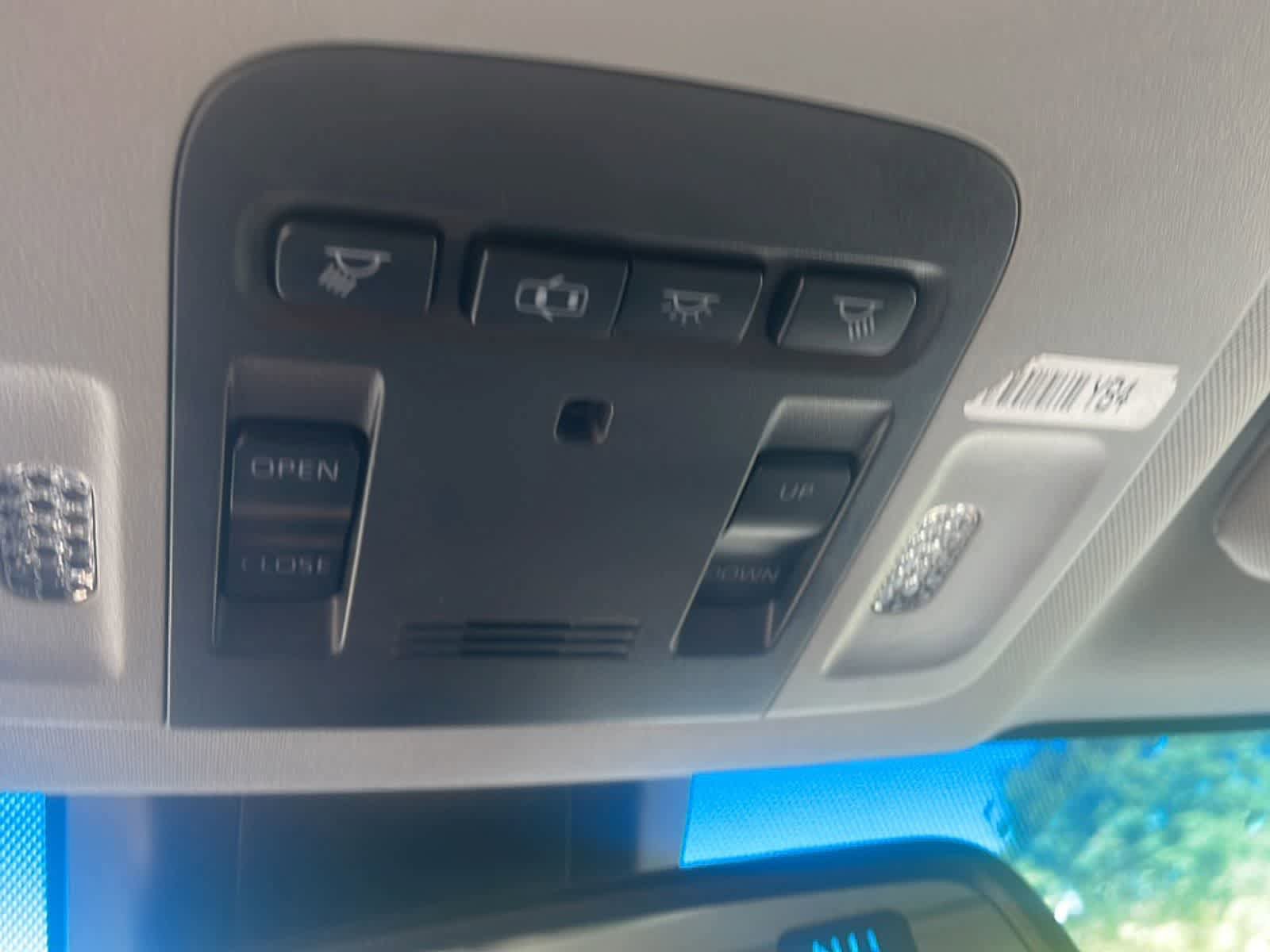 Used 2018 Toyota Camry SE w/ Moonroof Package FWD image 22