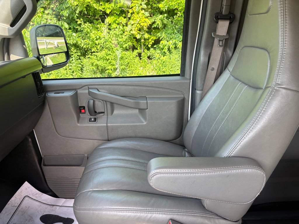 Used 2023 Chevrolet Express 3500 LS RWD image 17