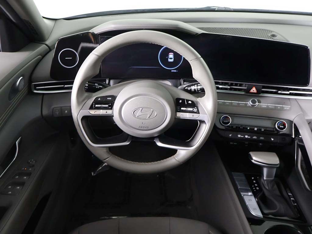 Used 2025 Hyundai Elantra SEL FWD image 36