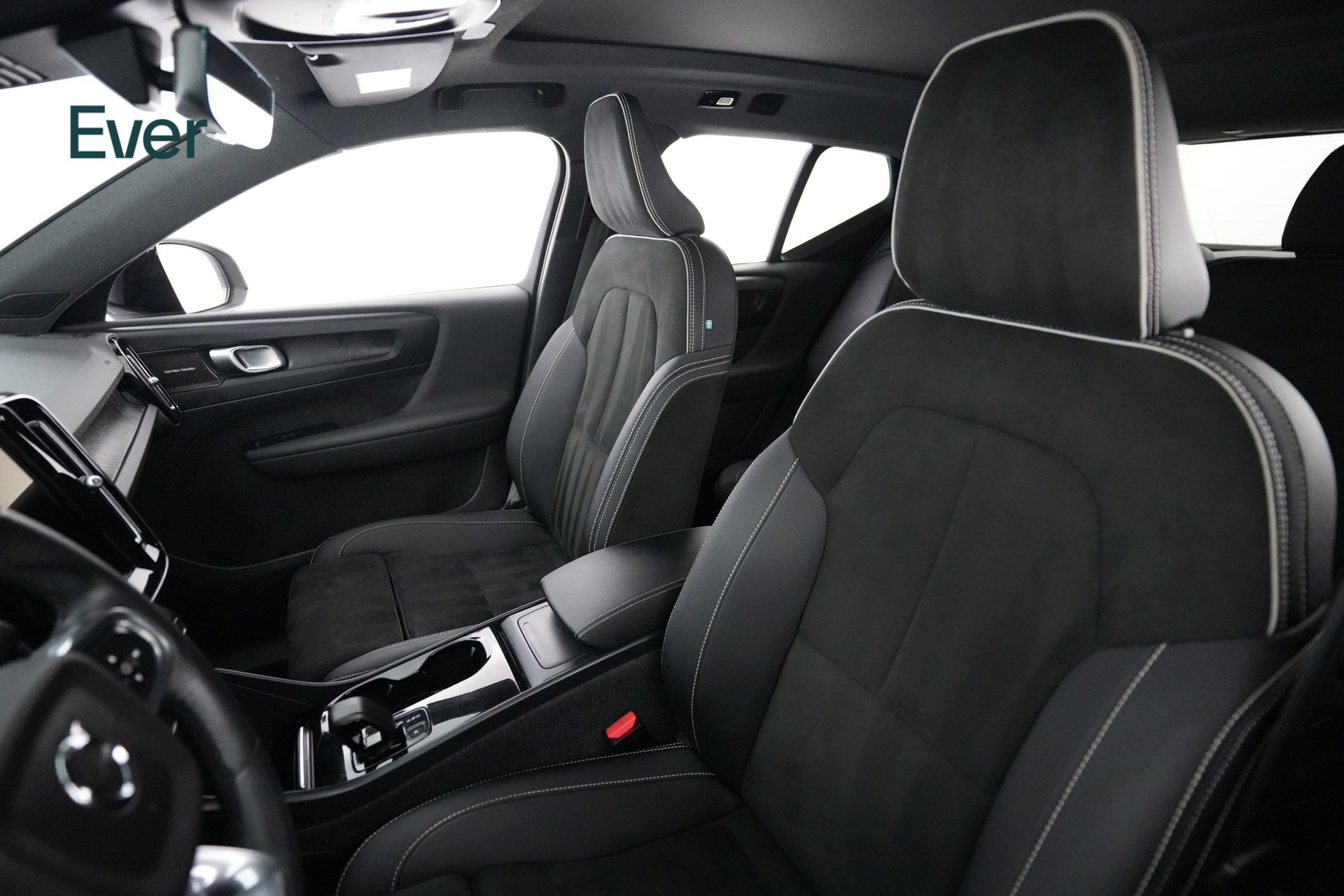 Used 2023 Volvo XC40 Recharge Ultimate AWD/4WD image 4