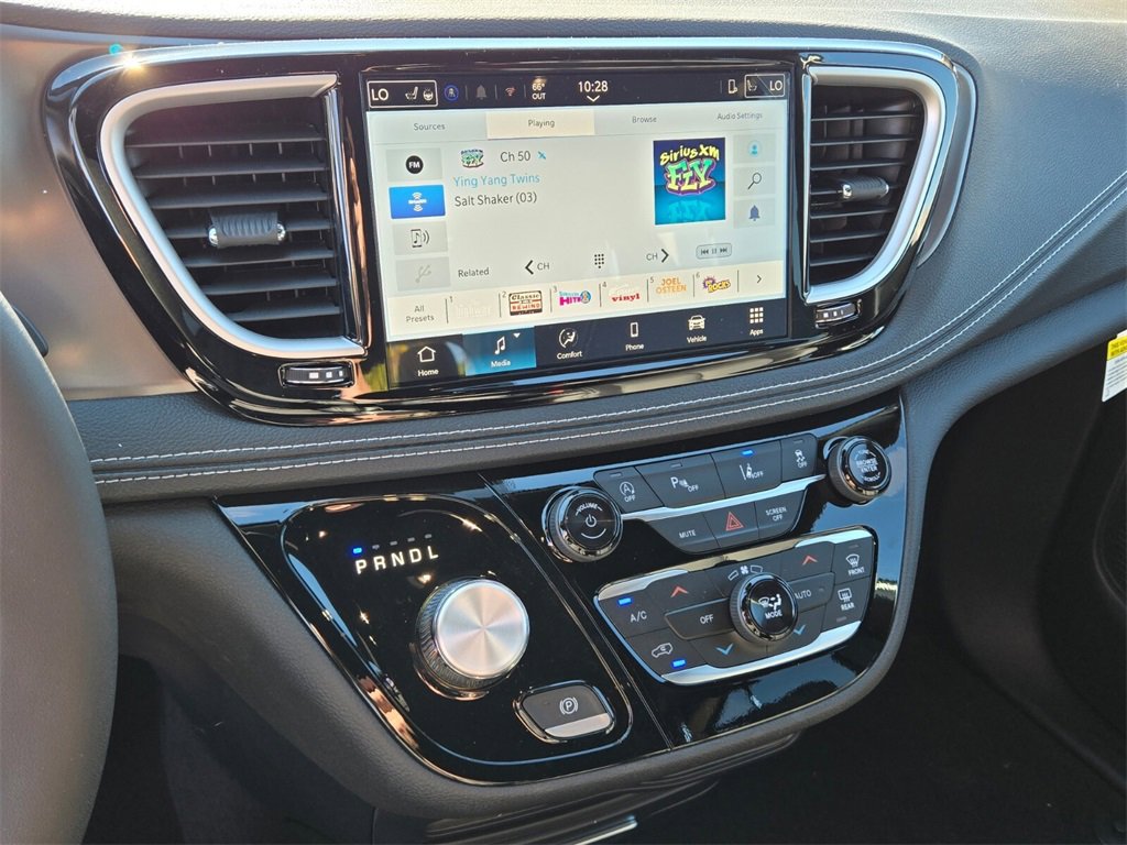New 2026 Chrysler Pacifica Select image 13
