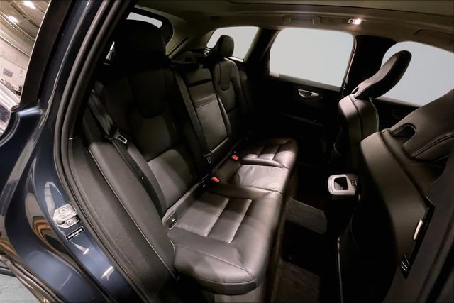 Certified 2021 Volvo XC60 T5 Momentum w/ Advanced Package AWD/4WD image 30