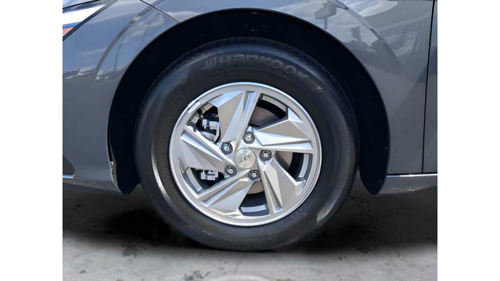 Used 2026 Hyundai Elantra SE FWD image 28
