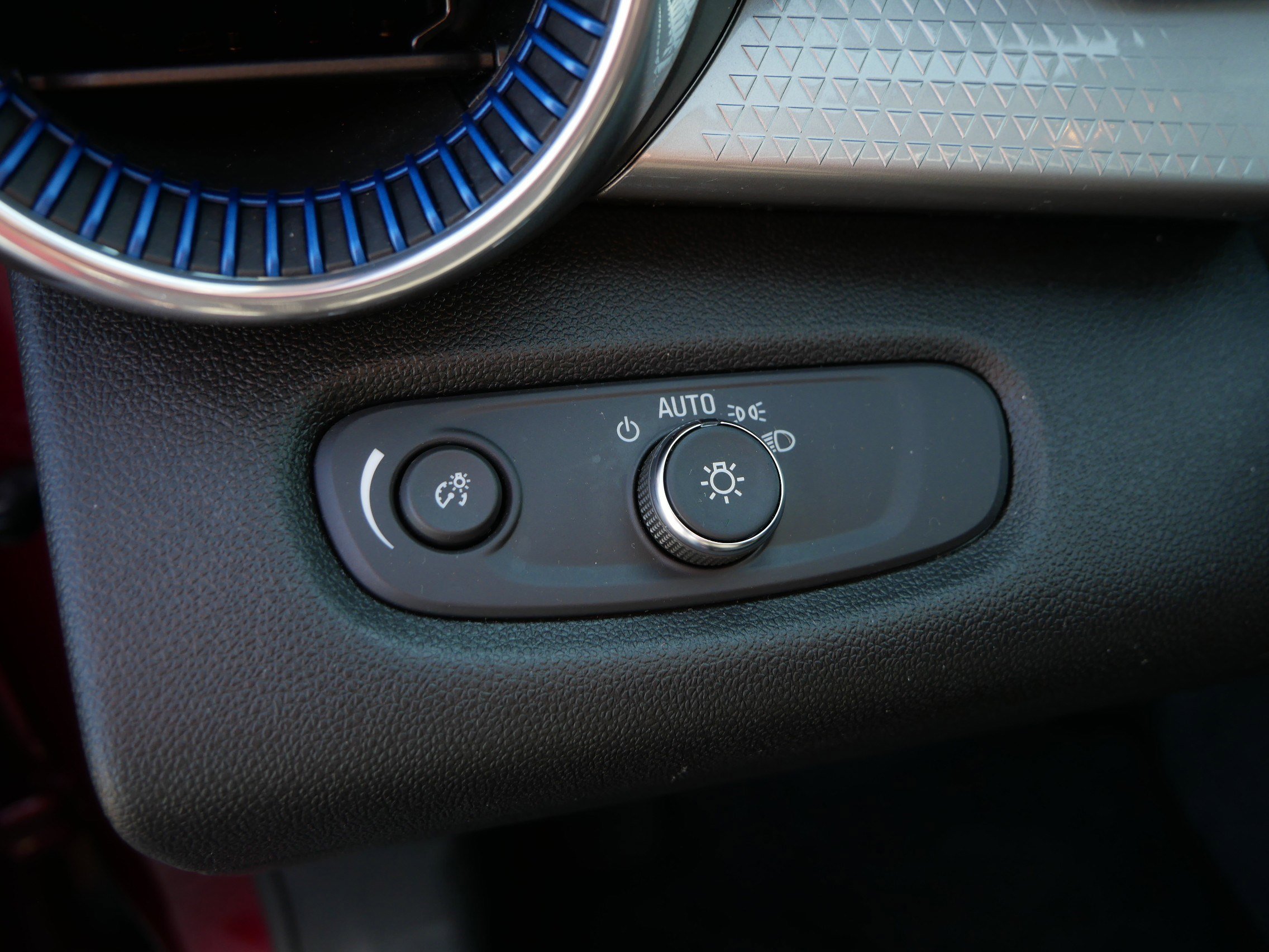 Used 2024 Chevrolet Trax LT w/ Driver Confidence Package image 22