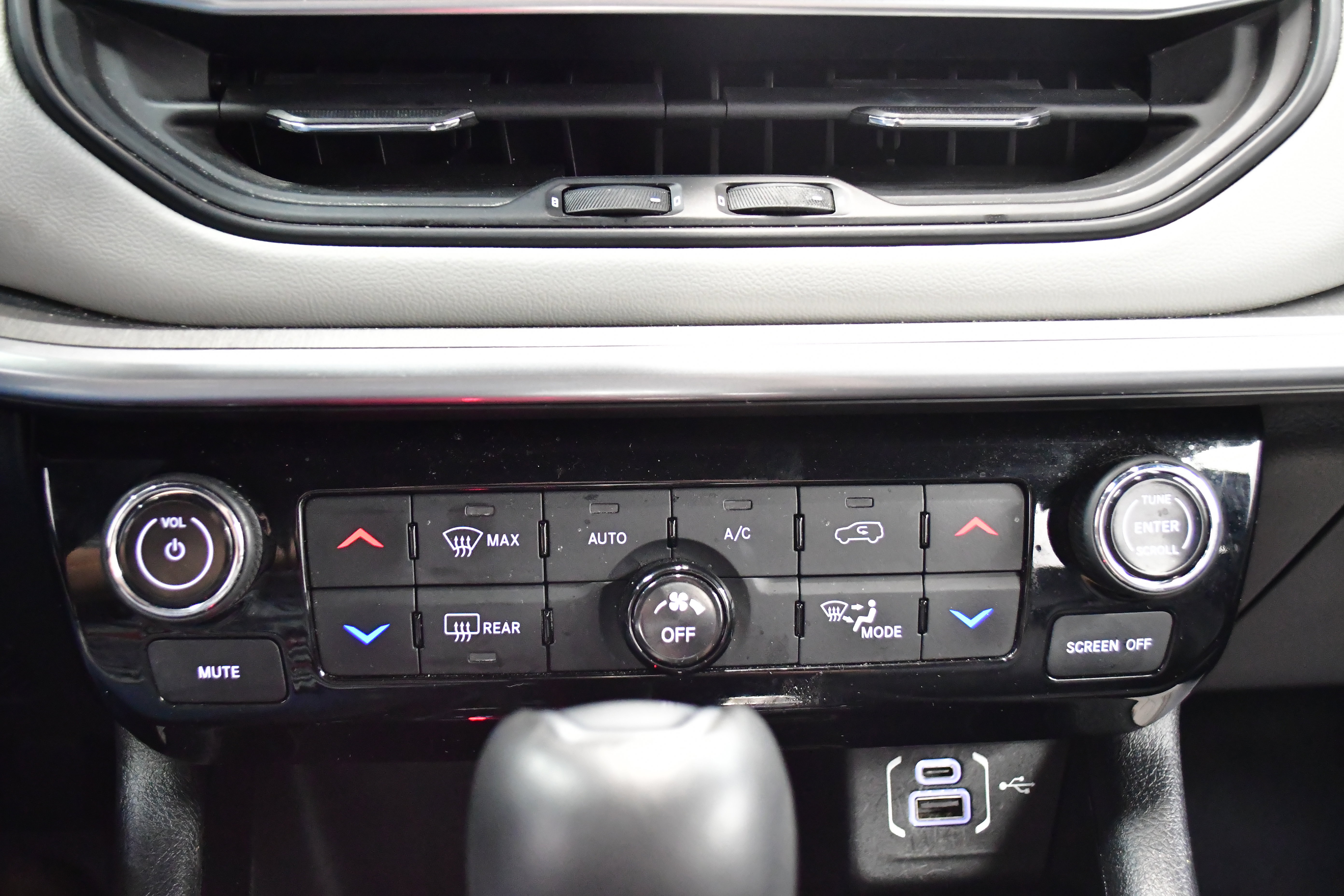 Used 2025 Jeep Compass Limited AWD/4WD image 27