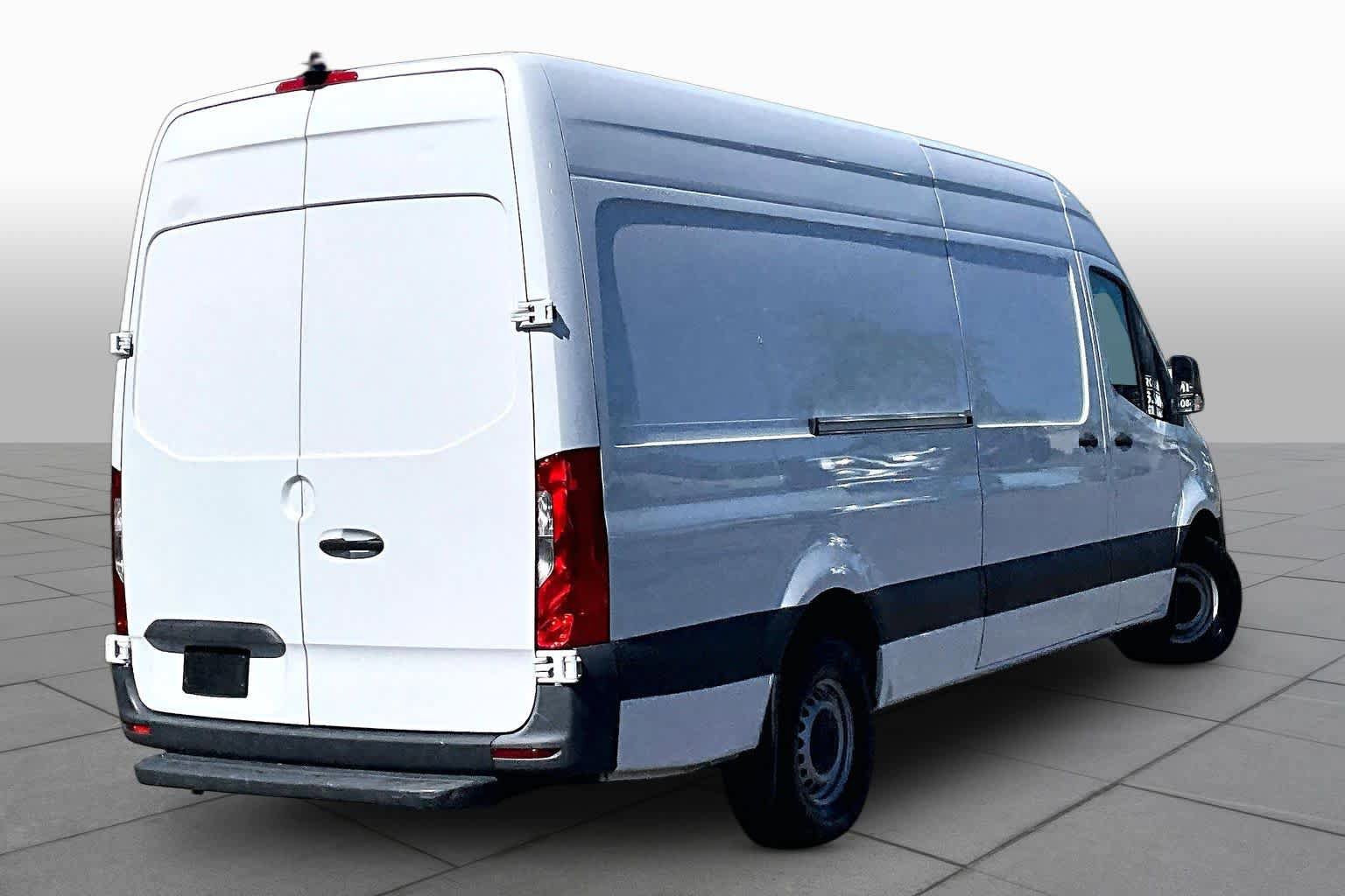 Used 2021 Mercedes-Benz Sprinter 2500 image 12