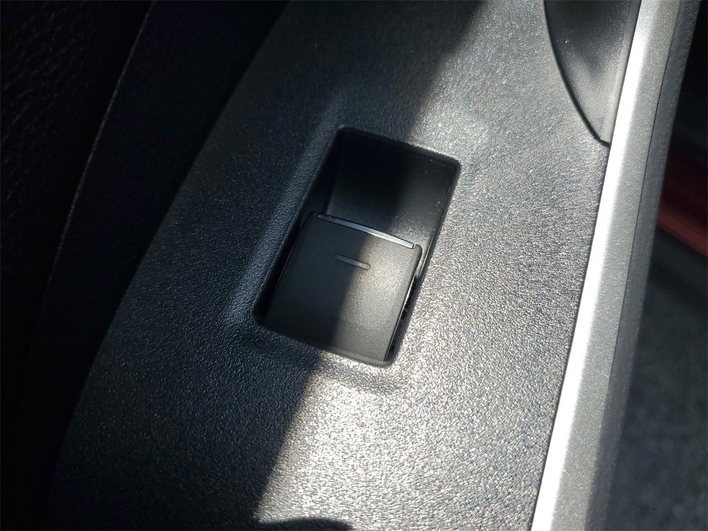 Used 2023 Toyota RAV4 Limited image 17