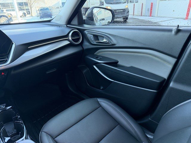 Used 2025 Chevrolet Trax ACTIV w/ Driver Confidence Package image 19