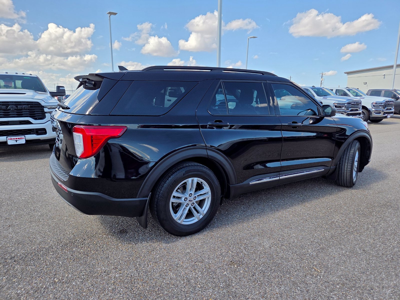 Used 2023 Ford Explorer XLT w/ Equipment Group 202A RWD image 7