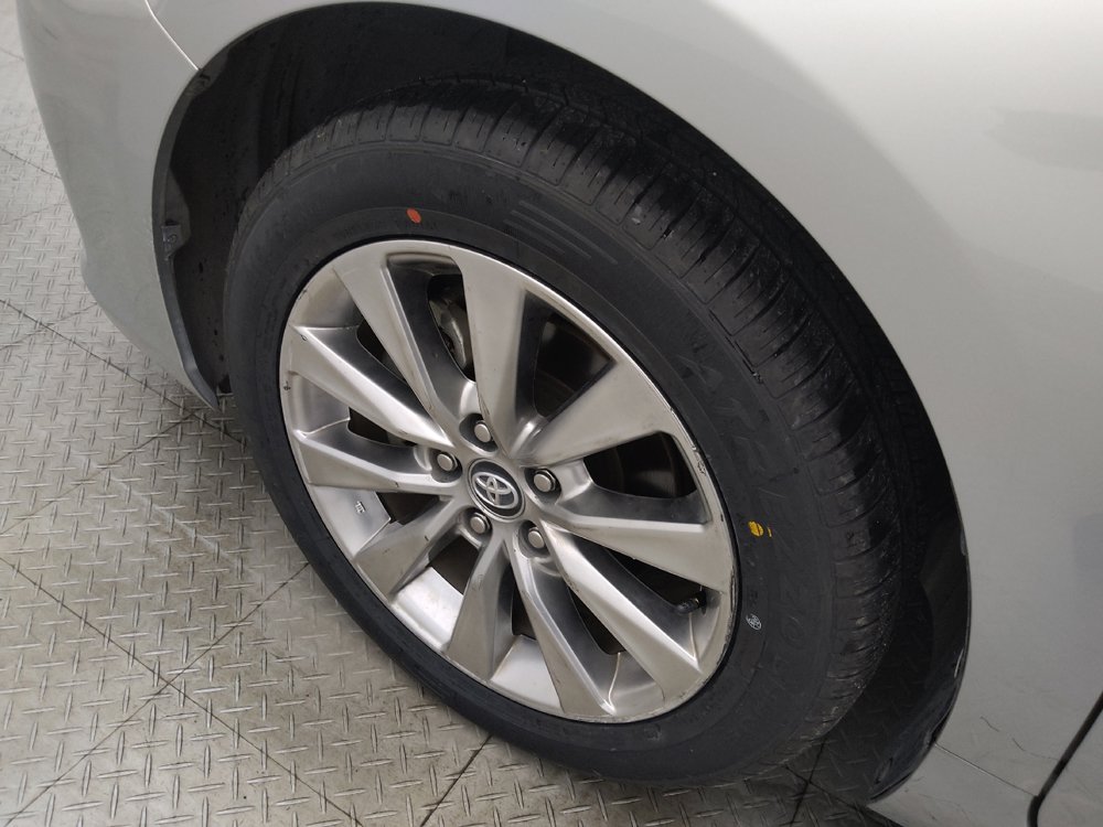 Used 2017 Toyota Camry XLE FWD image 31