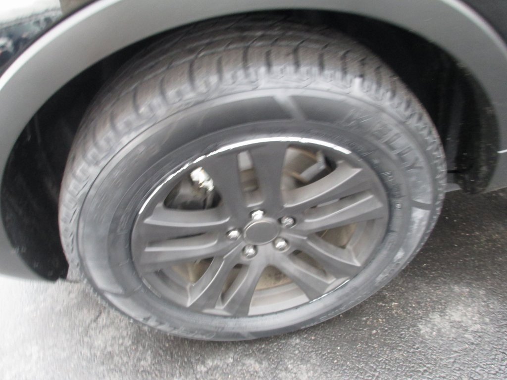 Used 2018 Ford Explorer XLT w/ Equipment Group 202A image 12