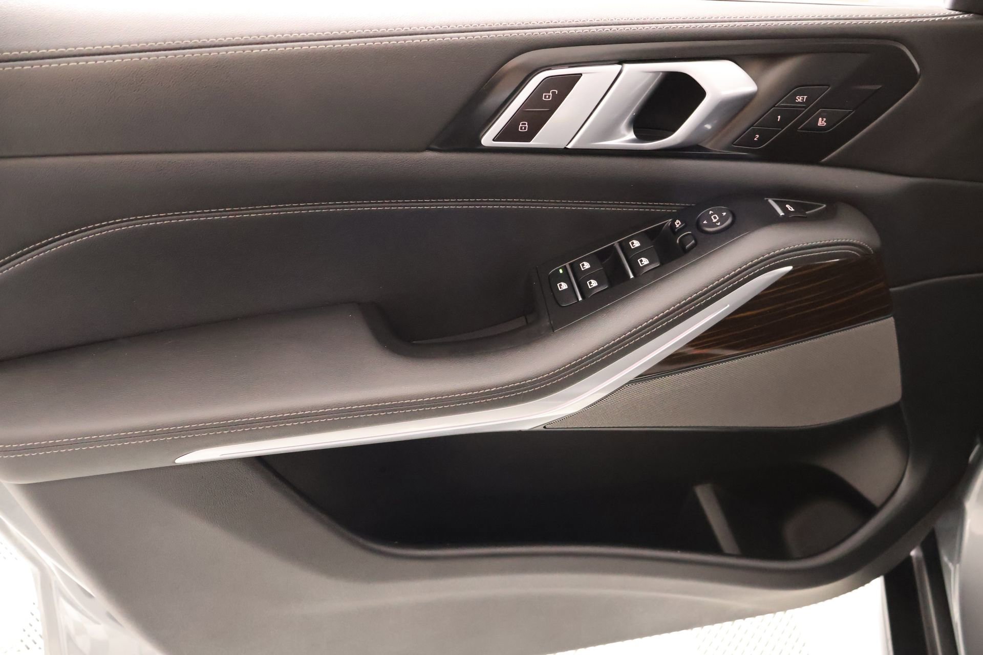 Used 2024 BMW X5 xDrive40i w/ Premium Package AWD/4WD image 17