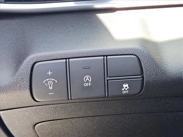 Used 2025 Hyundai Elantra SE FWD image 18