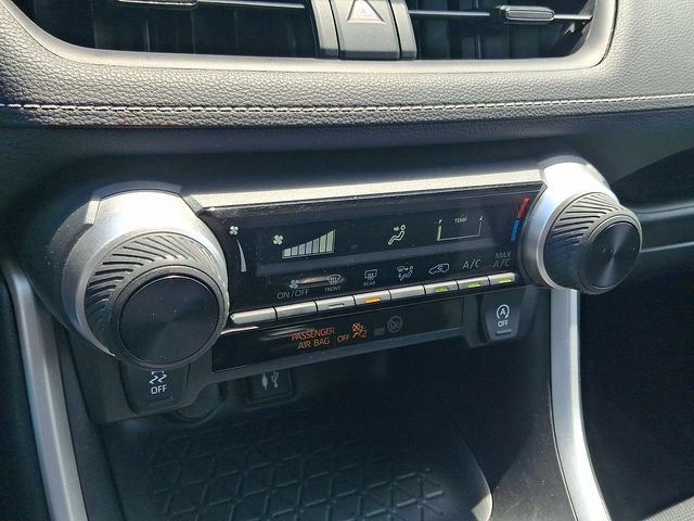 Used 2019 Toyota RAV4 LE w/ Carpet Mat Package AWD/4WD image 15