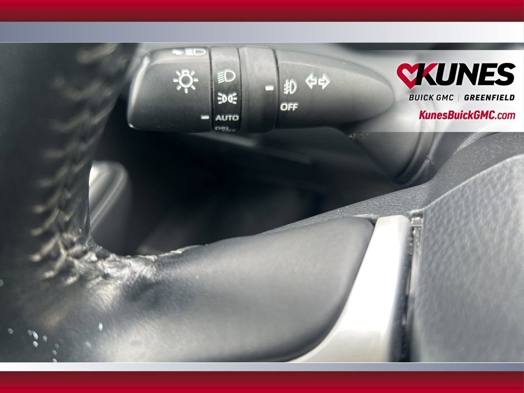 Used 2023 Toyota Highlander LE image 27