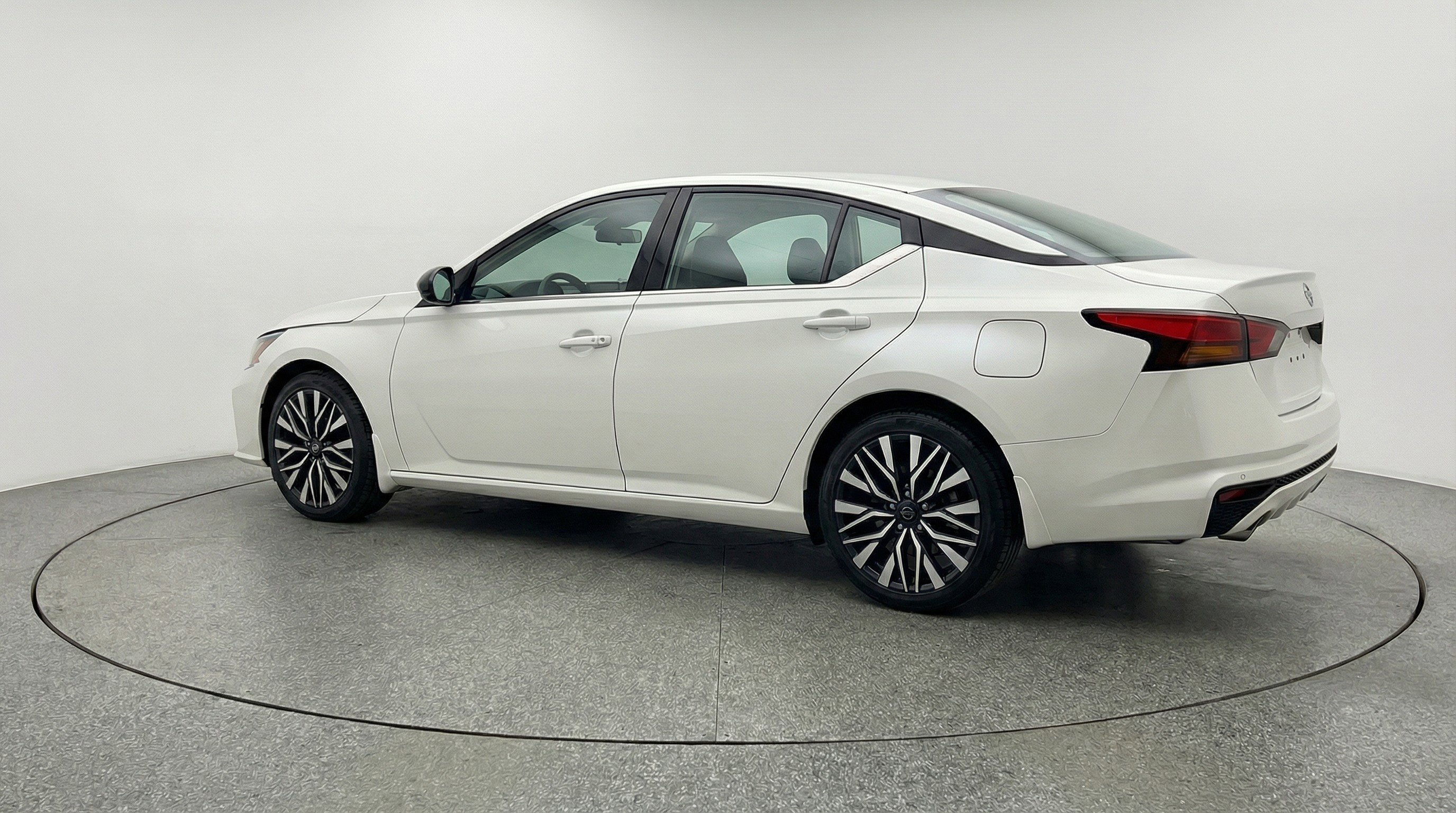 Used 2025 Nissan Altima 2.5 SV image 6