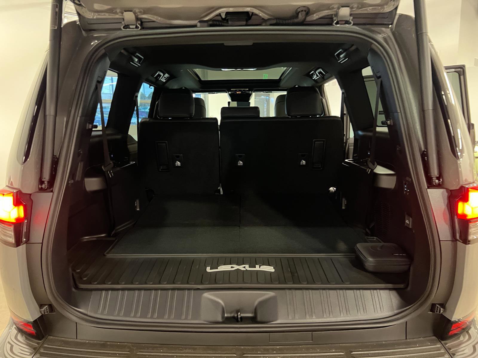 Used 2026 Lexus GX 550 w/ Cold Area Package AWD/4WD image 35