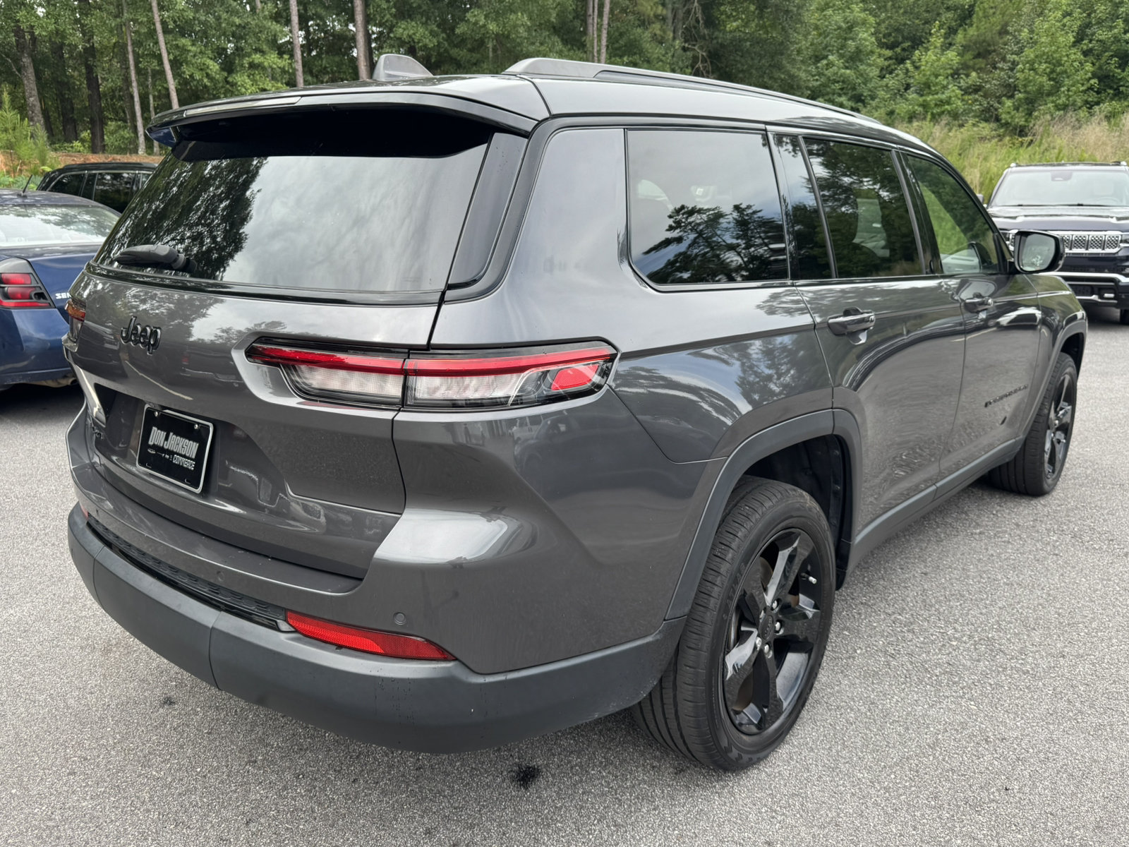 Used 2022 Jeep Grand Cherokee L Laredo AWD/4WD image 5