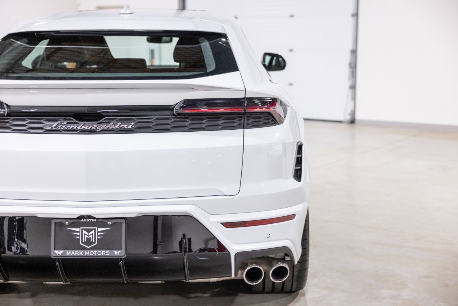Used 2025 Lamborghini Urus SE image 13