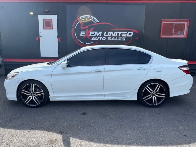 Used 2017 Honda Accord Touring image 6