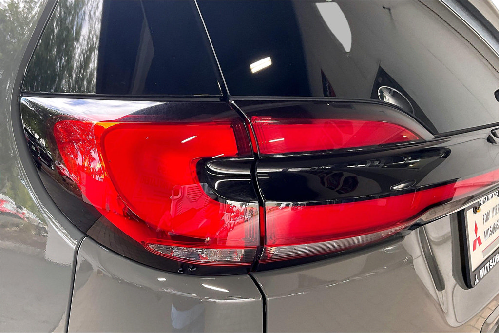 Used 2025 Chrysler Pacifica Limited FWD image 18