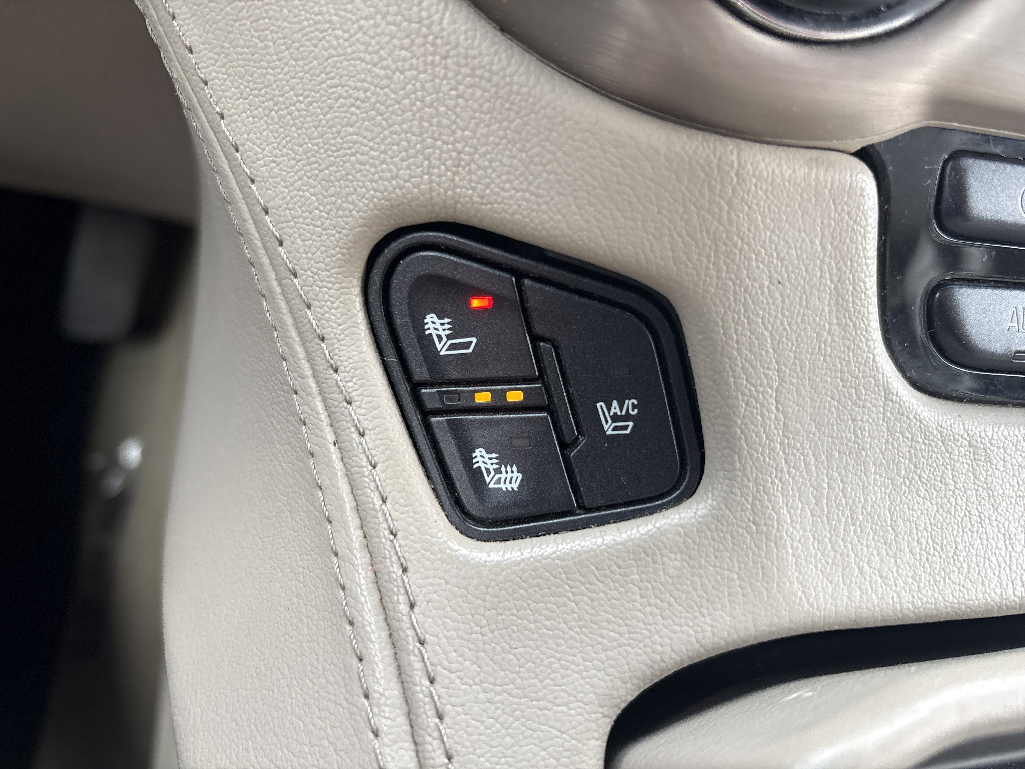 Used 2016 GMC Yukon Denali w/ Open Road Package image 27