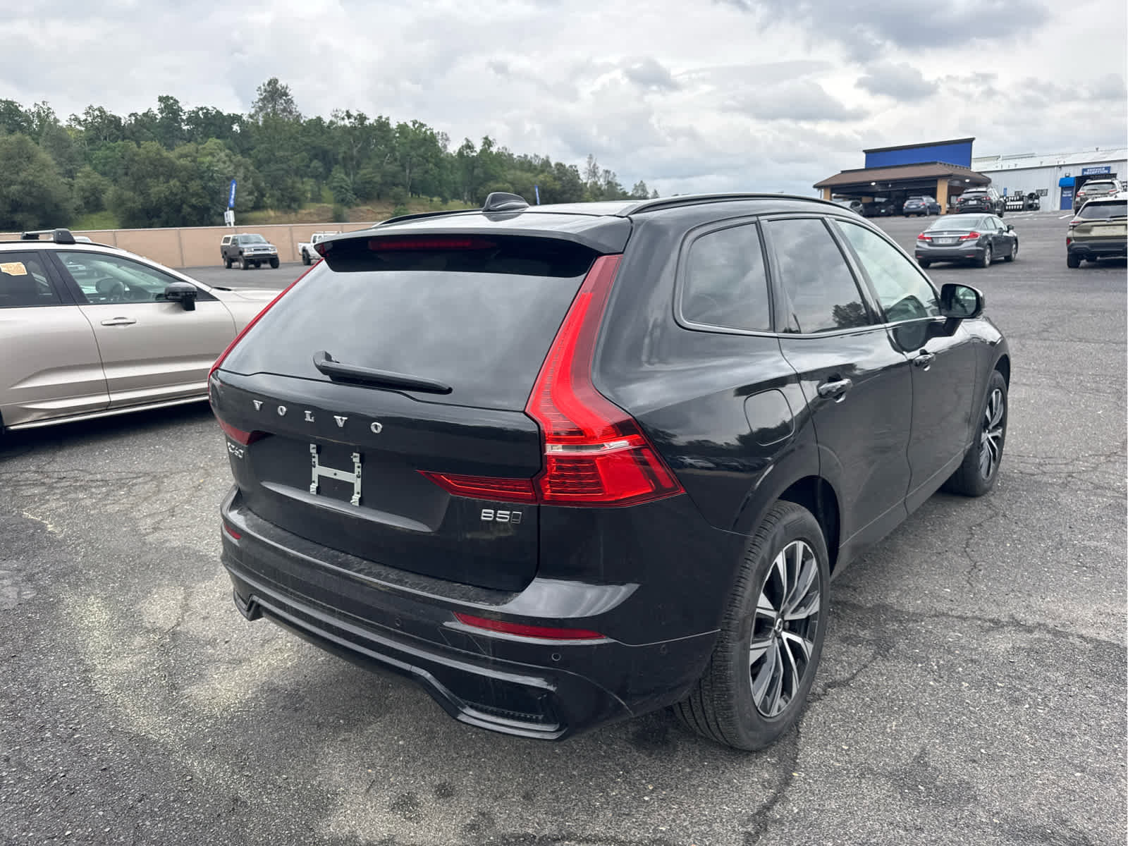 Used 2025 Volvo XC60 B5 Plus image 5
