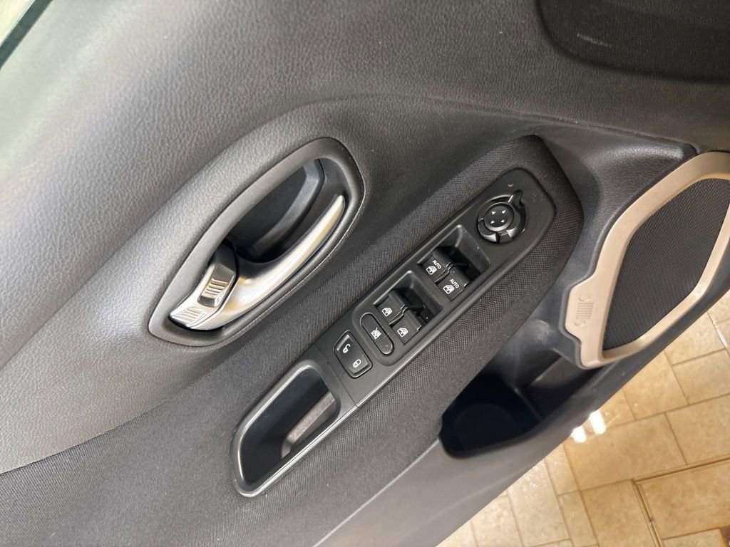 Used 2017 Jeep Renegade Latitude image 20