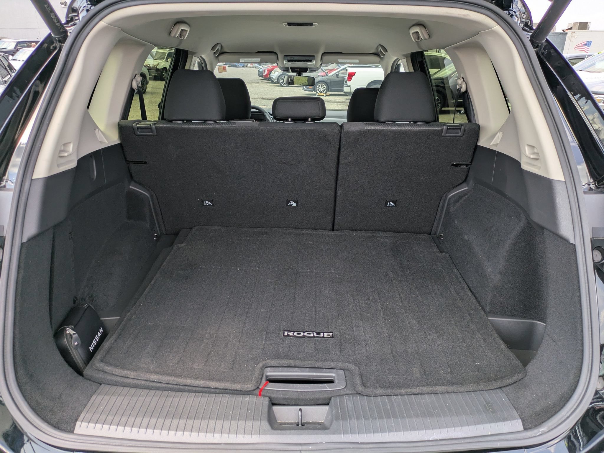 Certified 2025 Nissan Rogue SV FWD image 14