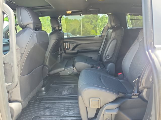 Used 2026 Toyota Sienna Limited FWD image 12