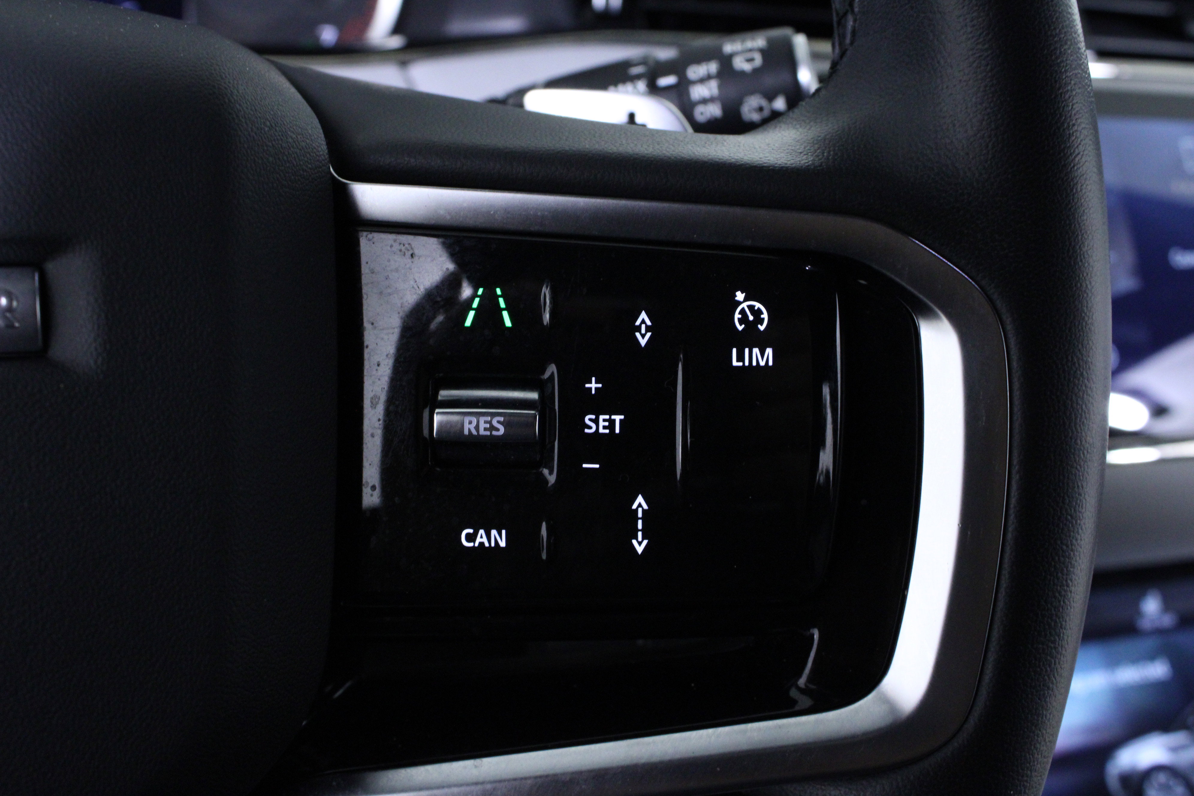 Used 2023 Land Rover Range Rover Evoque R-Dynamic SE image 20