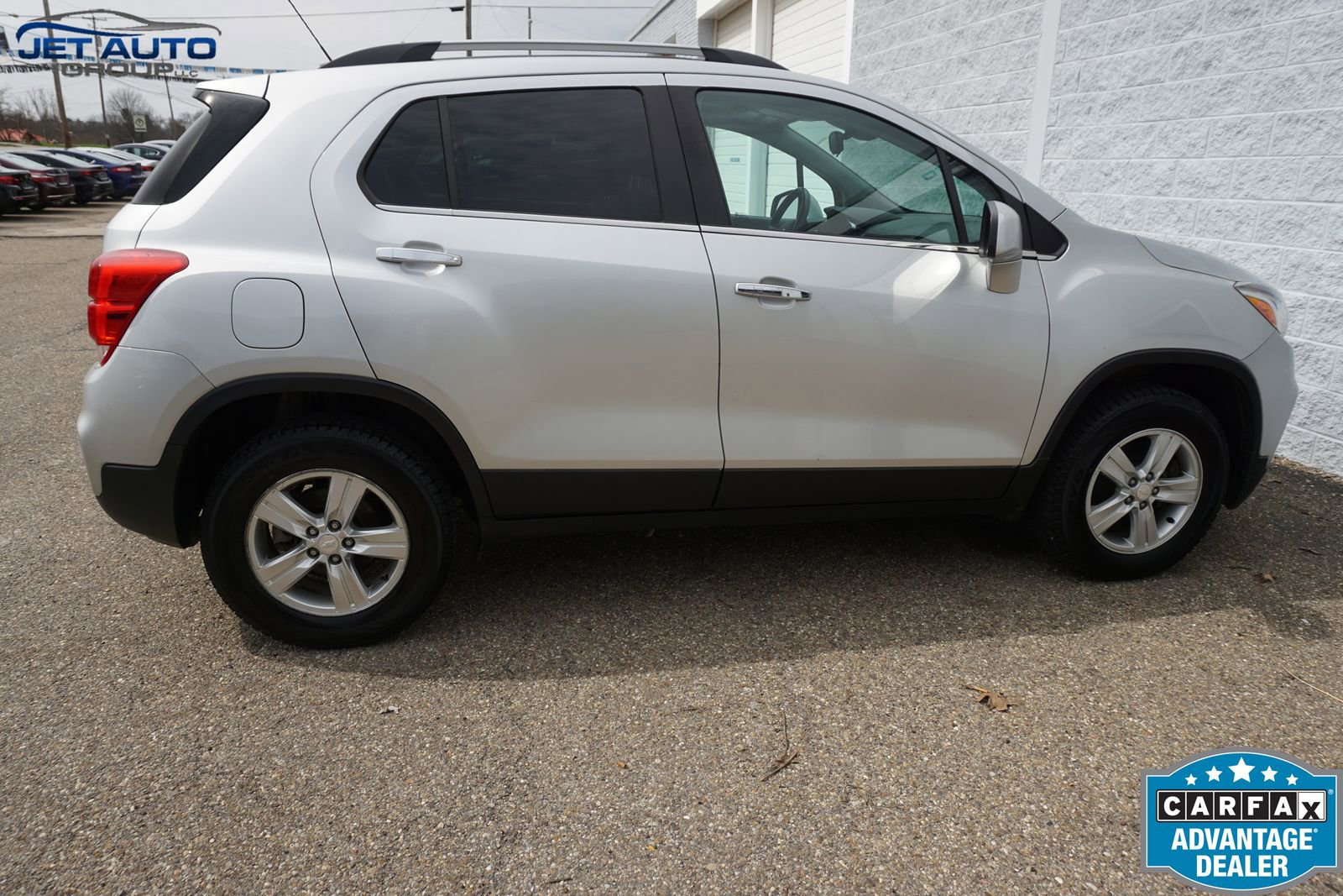 Used 2020 Chevrolet Trax LT w/ LT Convenience Package image 12