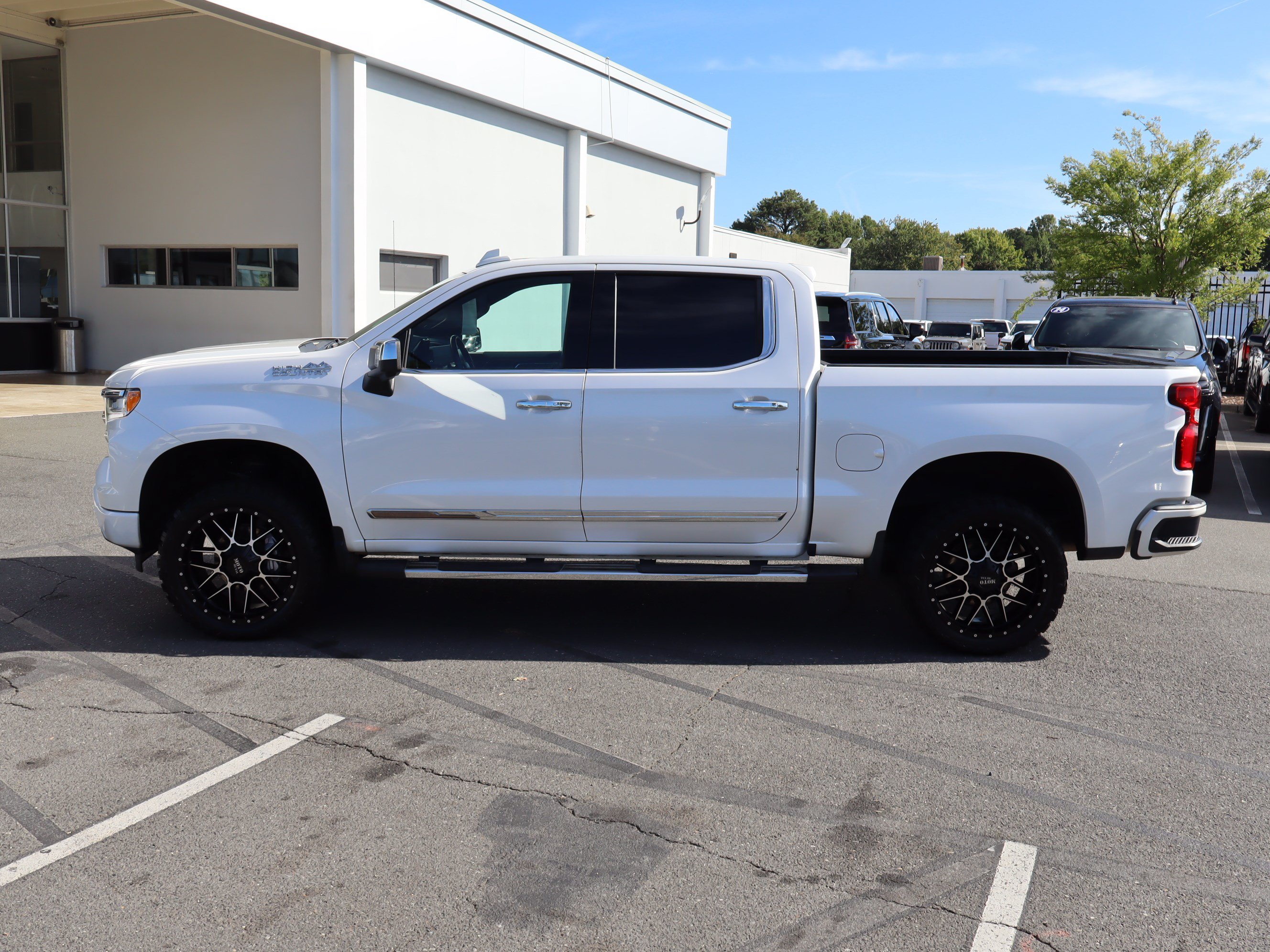 Used 2022 Chevrolet Silverado 1500 High Country w/ High Country Premium Package AWD/4WD image 7