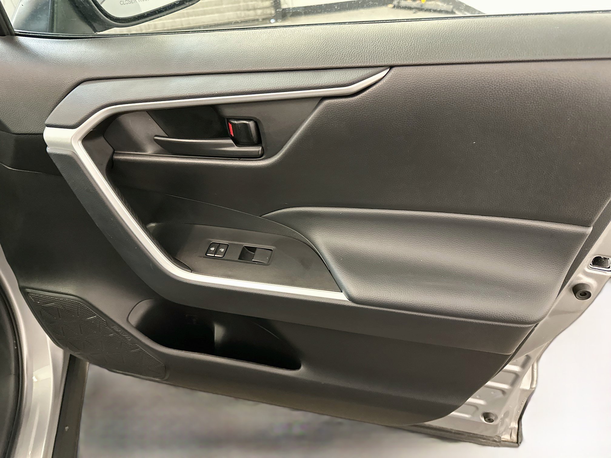 Used 2024 Toyota RAV4 LE AWD/4WD image 33