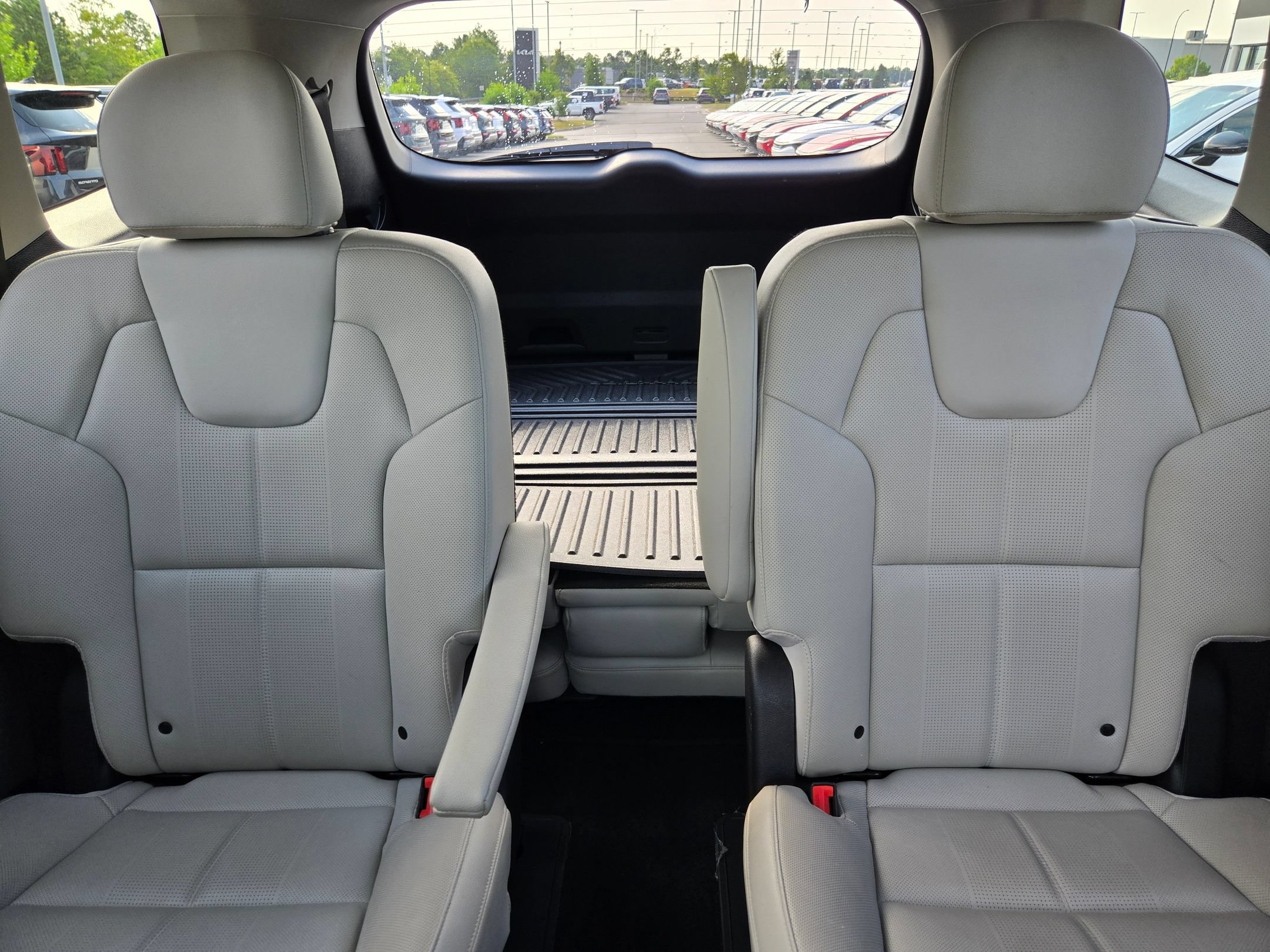 Used 2025 Kia Telluride EX w/ EX Captain's Chair Package FWD image 13
