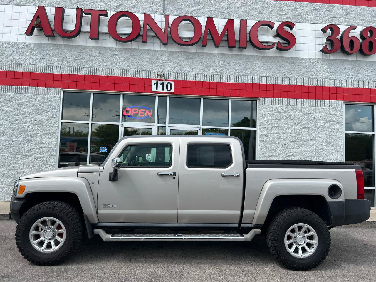 Used 2009 HUMMER H3T Luxury AWD/4WD image 3