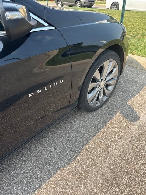Used 2017 Chevrolet Malibu Premier w/ Premier Sun and Wheel Package FWD image 9