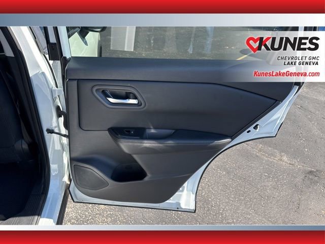 Used 2024 Nissan Rogue SV image 23