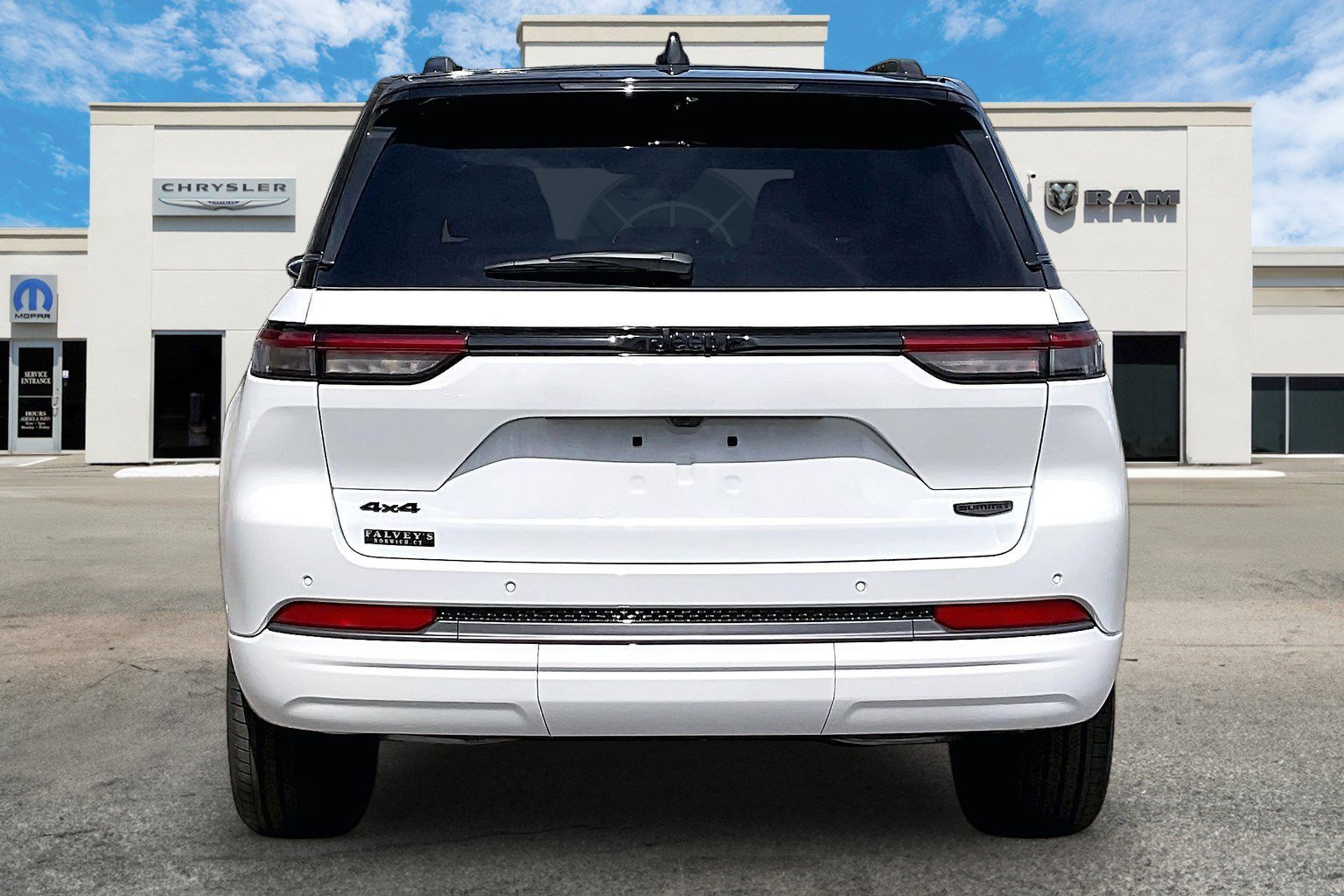 New 2026 Jeep Grand Cherokee Summit w/ Obsidian Package AWD/4WD image 4