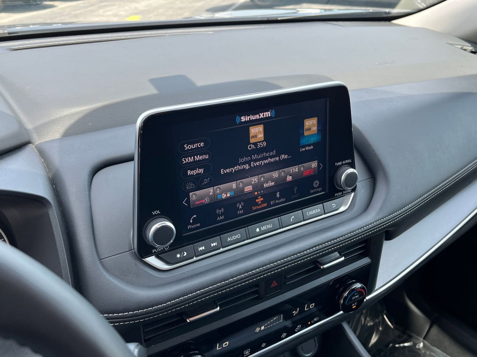 Used 2025 Nissan Rogue SV FWD image 17