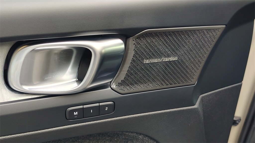 New 2026 Volvo XC40 B5 Ultra w/ Climate Package image 9