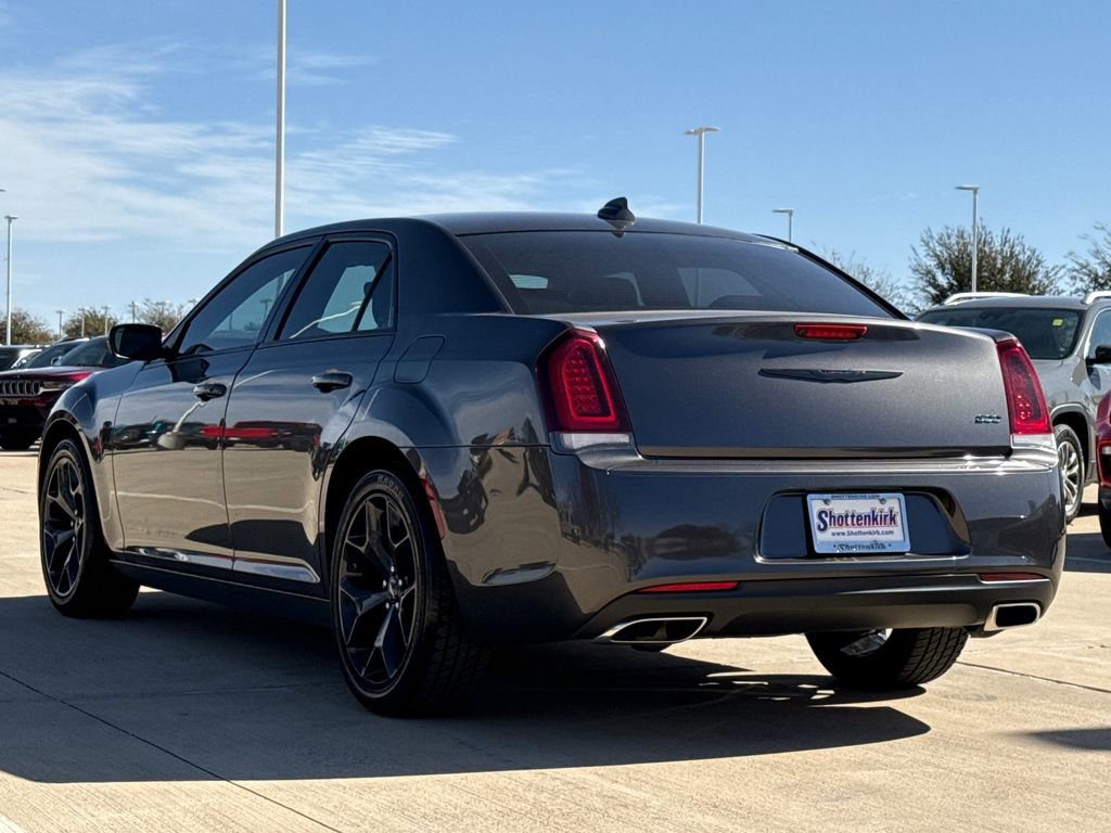 Used 2023 Chrysler 300 Touring w/ Sport Appearance Package image 6