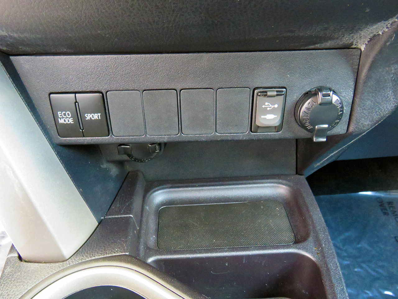 Used 2018 Toyota RAV4 XLE image 32