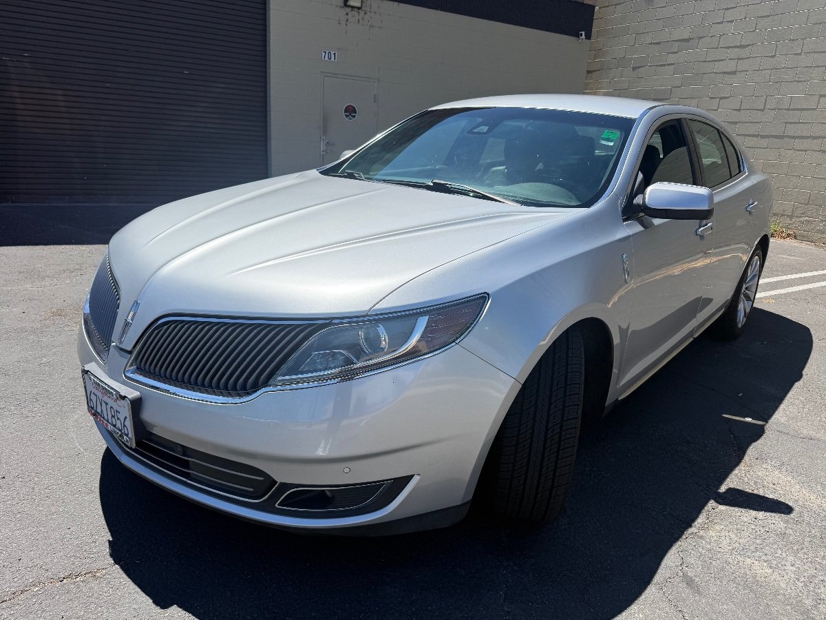 Used 2013 Lincoln MKS FWD image 3